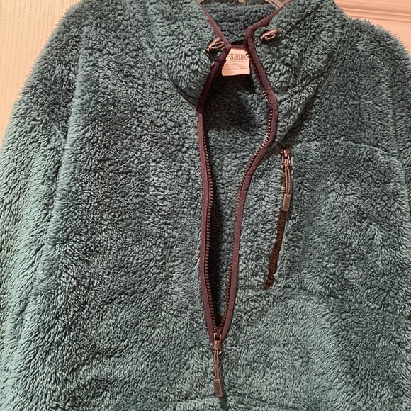 NWOT Victoria’s Secret PINK M Green Teddy Fleece Pullover - Picture 3 of 8